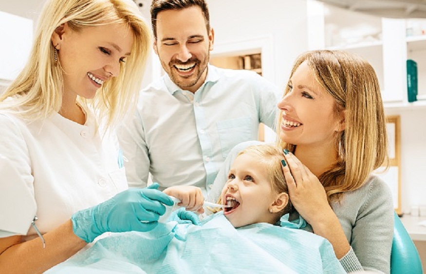 The Role of Family Dentists in Maintaining Oral Health for the Entire Family